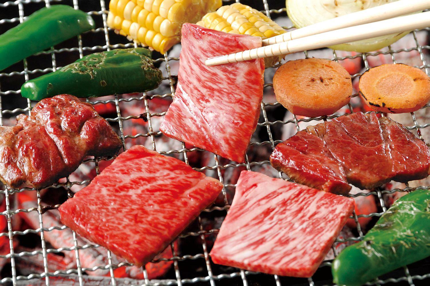 味彩牛焼肉モモ（網焼きシーン）